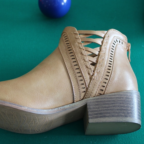 Great Booties 6 - Picture 3 of 4